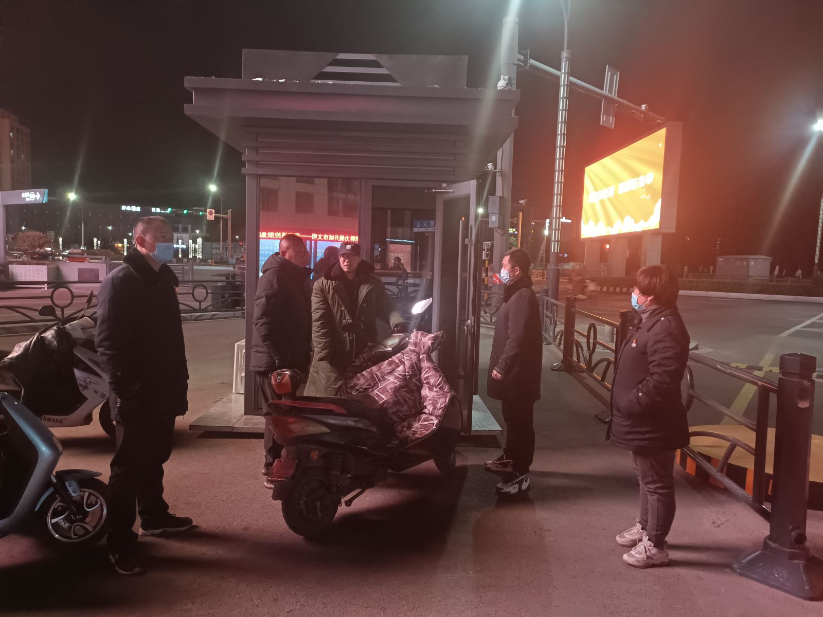 公交集團(tuán)公交事業(yè)一部筑牢安全防線 開展突擊夜查行動